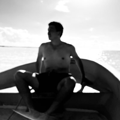 CheLeonR's profile picture. Astrónomo aficionado 🔭 | Amante del café pasado, libros y teatro | @RealMadrid | Cascarrabias | Opiniones personales