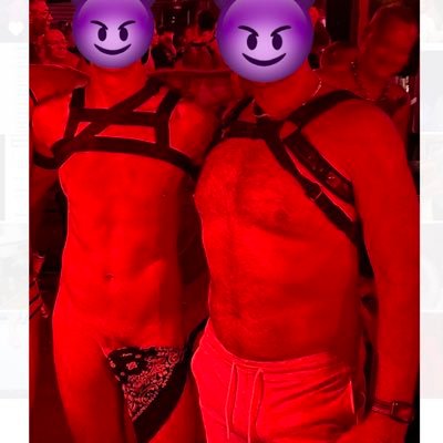 Living in Phoenix... usually freeballing around town or naked outdoors. voyeur/exhibitionist 👍🏽 lifetime fitness goer 💪🏽 I’m on the left, BF on the right.