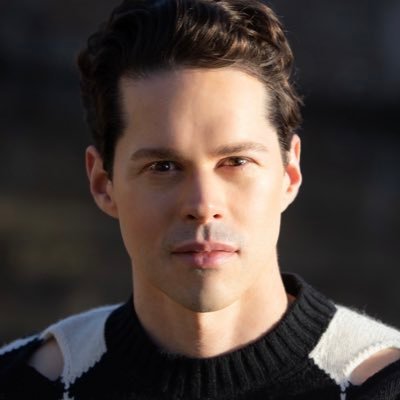 Freelance Narrative Specialist. Formerly: Narrative Designer @ChaptersGame (Burn for Me), Writer @PlayChoices (Endless Summer). He/him. 🏳️🌈