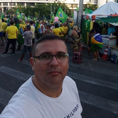 Sou o que sou,nasci para quebrar paradigmas,amo a liberdade,amo a vida,amo a Deus acima de tudo,procuro vencer a mim mesmo,procuro evoluir. Deus é.🙏❤️👽🇧🇷