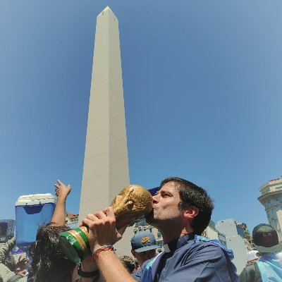 Cura de #Schoenstatt y politólogo. Amigo de Jesús, uno en Cristo Sacerdote. #TodoRojo Entre el Santuario del Centro y San Isidro.