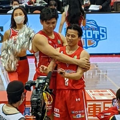 富樫勇樹選手✨千葉ジェッツ✨Bリーグ✨
2022/10 息子の希望で観に行ったBリーグで富樫選手に魅了され、息子より私のほうがハマってしまいました🤗
息子2人がミニバスをやっています🏀
バスケのことや日々のことをつぶやきます😊
無言フォロー失礼します🙏