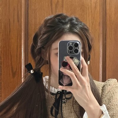 lunananiaa's profile picture. 