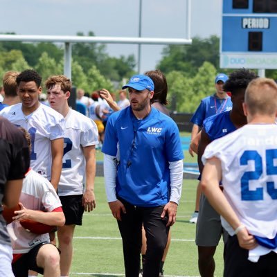 Follower of Christ👣 ▪️Offensive Coordinator/QB Coach/Recruiting Coordinator @LWC_Football 🏈 ▪️Master of Education 📚 ▪️1 Peter 4:8