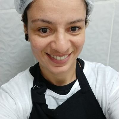 Ariana/Poeta/Cozinheira raiz/Jardinista 

Cozinhar é fazer poesia pra ser degustada.