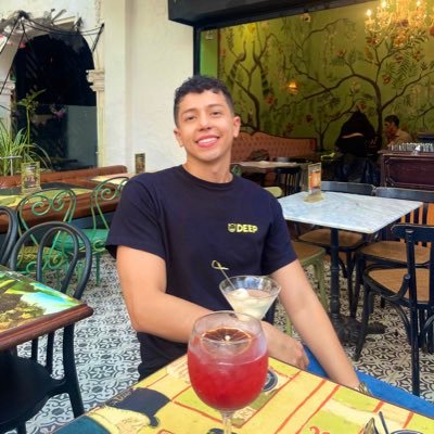 AndresCasallasB's profile picture. - Profesional, especialista y emprendedor. IG @casallotas @fit_lunch 💚