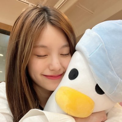 — for #아이유 & #있지 ; midzy uaena ; edits for itzy ; just lurking! ; fan account ; #thxyoshi