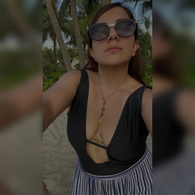 FernandaGVlz's profile picture. Todos reímos y sufrimos en el mismo idioma. |⚖️🐶🌿🦋