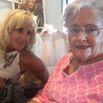 lizmalone9899's profile picture. 