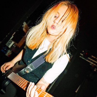 daily amy woodall from the number one amy stan @loudwthoutnoise