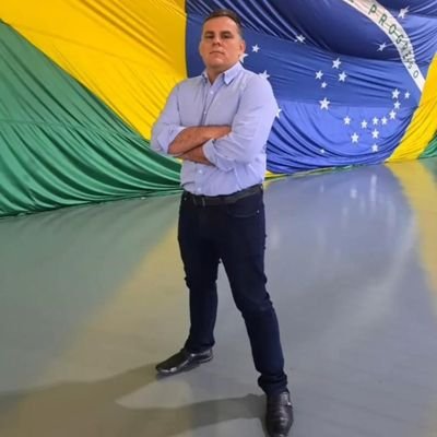 Cristão, empreendedor, advogado e Faixa preta de Jiu jitsu.
Política__br