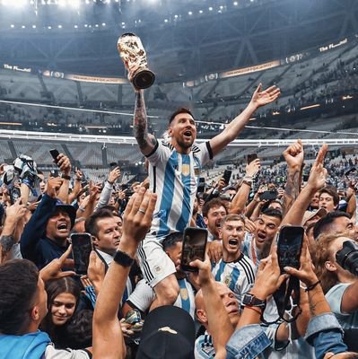 Hobby = Jugador de fútbol sala.

De Messi desde shiquitito.