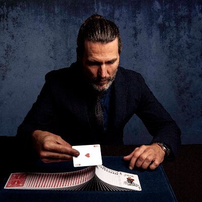 Professional Magician - performing a blend of astonishing magic & clever psychology. For bookings and show tickets visit https://t.co/bzufjXOeXM