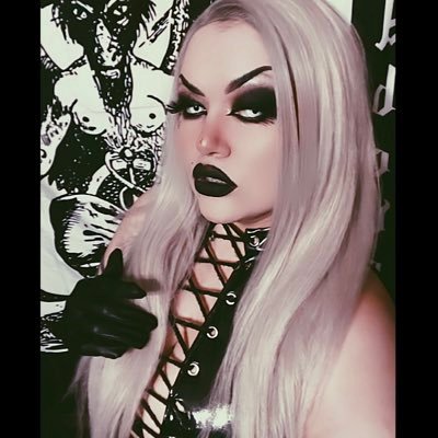 Chicana in Finland 🇺🇸 🇲🇽 🇫🇮. Black Metal/ Goth artist, Lifestyle Femme Domme, Cam Model, Vocalist, Blood Witch, Satanist. Bisexual af. 🏳️‍🌈