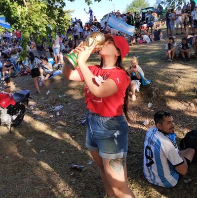 Periodista. Productora y redactora en @rugbych - Se necesita siempre una pasión. Rechinar los dientes también para sonreír.