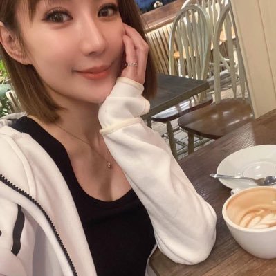 I'm a candy from Japan.Hope to get to know more netizens here.Looking for the future one, by the way.