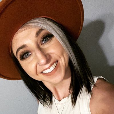 mckennafurst21's profile picture. Live life to your fullest🖤