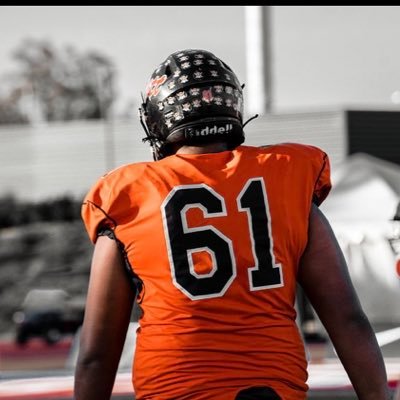 Black Hills State University ⛰️/ class of 2023/ gpa 3.0/ height 6’8 /weight 340 /right tackle/God family football/ 2️⃣⭐️ https://t.co/H2I8J5H2pS