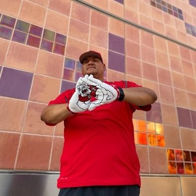 Another Blue Collar worker who enjoys watching his Teams and former 'Dogs when possible. Fresno State Bulldogs 🐾 and Houston (MLB & NFL) Fan. Tweets are my own