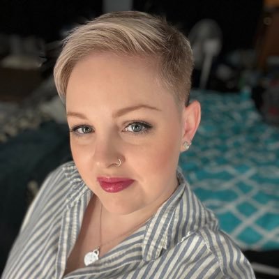 RockstarLindsay's profile picture. She/ Her I love pizza, my dogs, my cats, my husband and musicals.