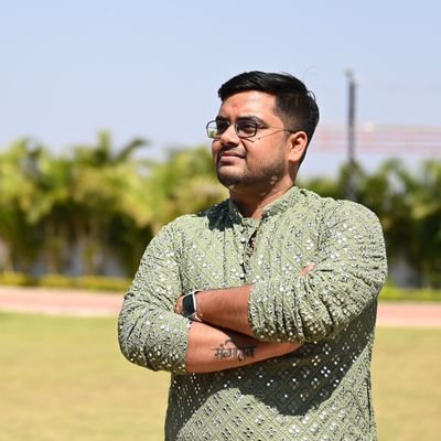 Patriot. Libran. Peppy. Emphatic. Gastronome. Cynophilist. Business Aficionado (Finance, Marketing & GM). News Buff. Pledged Organs. RTs & Likes ≠ Endorsement.