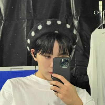 ー a heaven out in space, our own heaven. give me your love cloud 🥀☁️