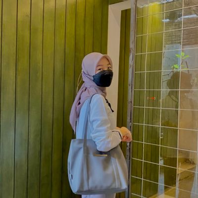 gitasetyanii's profile picture. 