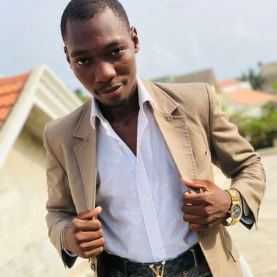 moustaphid's profile picture. 😍Quand on est totalement déçu du monde et de tous ses succès, c'est seulement alors qu'on devient spirituel.