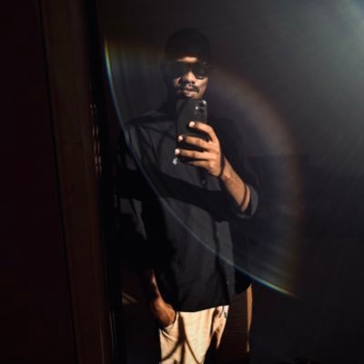 فَمَا مَجْدٌ يَجِيءُ بِغَيْرِ كَدٍّ.. وَمَا الدُّنْيَا بِلاَ تَعَبٍ تَجُودُ