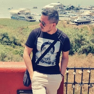 La vida en este 🌎 es un 🌠Instante. Vive aquí y ahora, AMA, disfruta, aprende, ponte a prueba, perdona, libérate, busca la Paz y a Dios en tu interior.🙏🏼