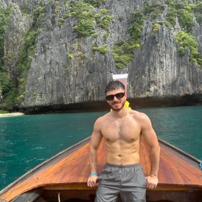 r0sscohughes's profile picture. 