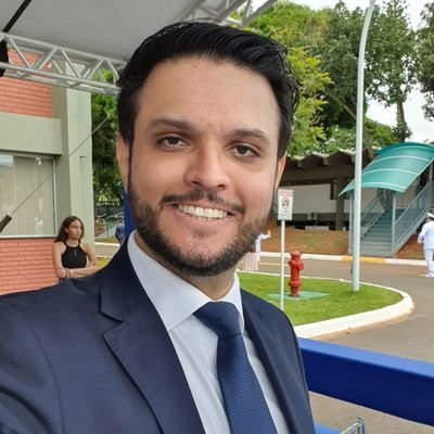 Jornalista e gestor de mídias sociais. Pós-graduado em Ciência Política e em Relações Institucionais e Governamentais. Apaixonado por futebol e cerveja.