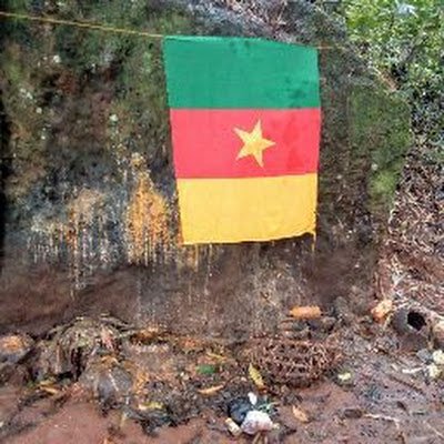 je suis le traditionalistes youda Frédéric le Pape des lieux sacrés du Cameroun.