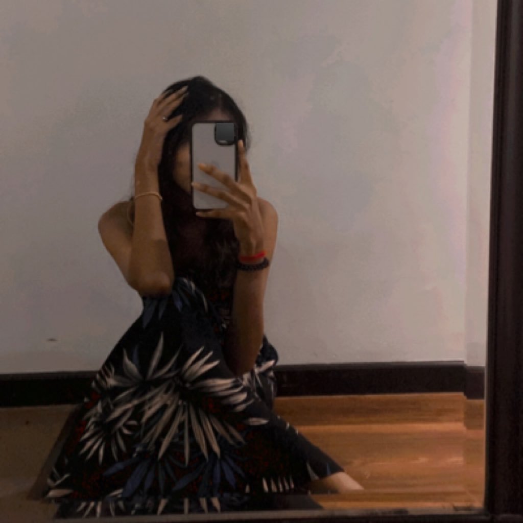 KESHVEENA03's profile picture. 𝓣𝓱𝓮 𝓶𝓸𝓸𝓷 𝓪𝓷𝓭 𝓼𝓽𝓪𝓻𝓽𝓼 𝓼𝓽𝓸𝓹 𝓽𝓸 𝓰𝓪𝔃𝓮 𝓪𝓽 𝓶𝓮 🌝✨