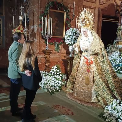 Esperanza Nuestra, ruega por nosotros . Por un mundo mejor . Vamos siempre de frente , SEVILLA .