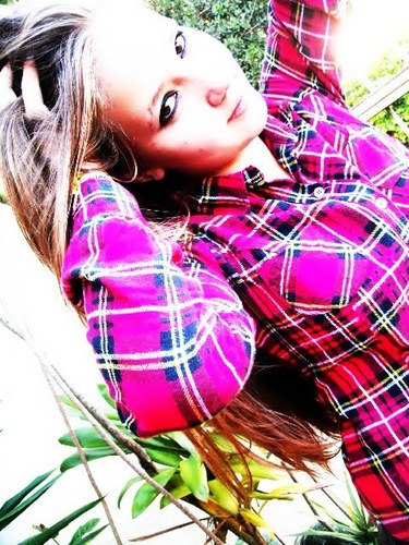 I am like a glass. If you throw me I break down. But if you try to stomp on me .. I cut you.