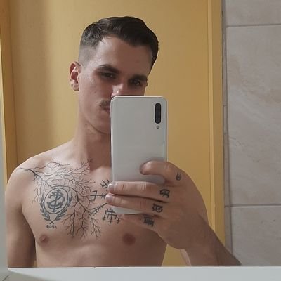Não destrua o seu presente por não se encaixar no futuro de outra pessoa.