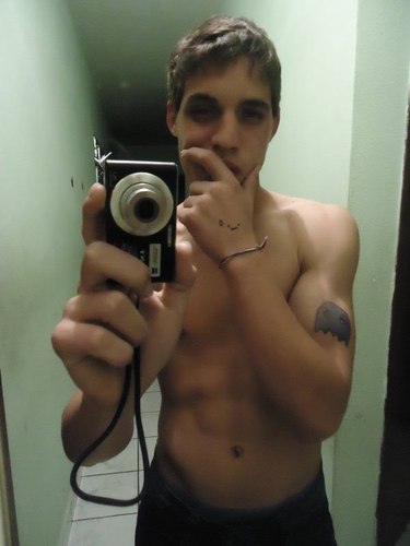 vivendo a vida do jeito que consigo! Se faço certo ou errado só o tempo vai me mostrar!