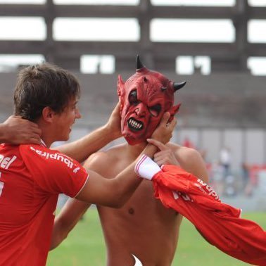 moriré alentandote en la tribuna