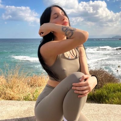 yourkatbb's profile picture. Yes I have one 💙🤍