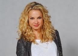 EU SOU fc da ATRIZ  LUA BLANCO queE ATUA  NO MOMENTO NA NOVELA REBELDE