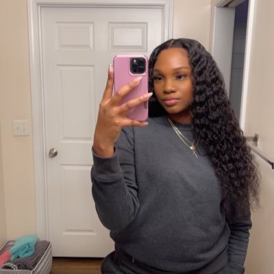Ashleycancode's profile picture. 📊💻 | Life of a Introvert