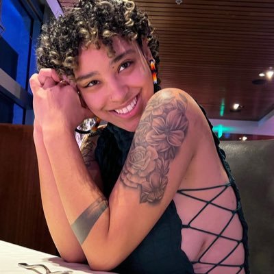 Veronica29Lee's profile picture. she/they 🏳️‍🌈 23 UIC