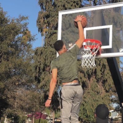 Basketball player freshman
Dominican Republic
Combo guard
6’6
45 vert inch