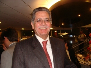 Doctor en Ciencias Sociales.Profesor de San Marcos. Presidente del Centro Nacional de Planeamiento Estratégico del Perú 2008-2011
