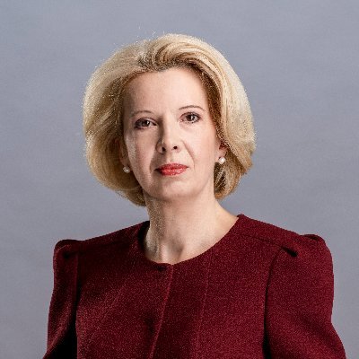 Latviete, Latvijas patriote.
14. Saeimas deputāte.
Ārlietu komisijas priekšsēdētāja.