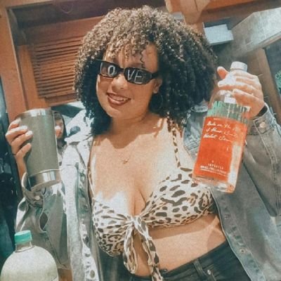 Gabibs_Avila's profile picture. 21 aninhos
●Técnica em ADM
●geminiana com asc em capricórnio.
●livre leve e solta.
• favor não levar a sério nada que eu público aqui okay?