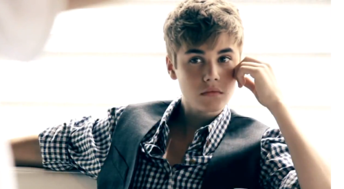 Justin wears the crown, not you bitch. #BelieberProbz