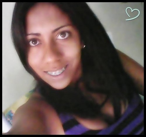 Não me preocupo em me entender, apenas vivo, ultrapassando qualquer entendimento. Sou simplesmente eu , complicado e infinitamente cheio de dúvidas e defeitos…
