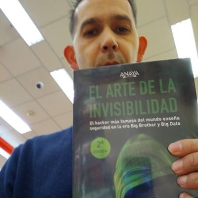 Disfruto al máximo, el inmenso placer de ser nadie!😇😈☣️☢️📱📲➡️💻